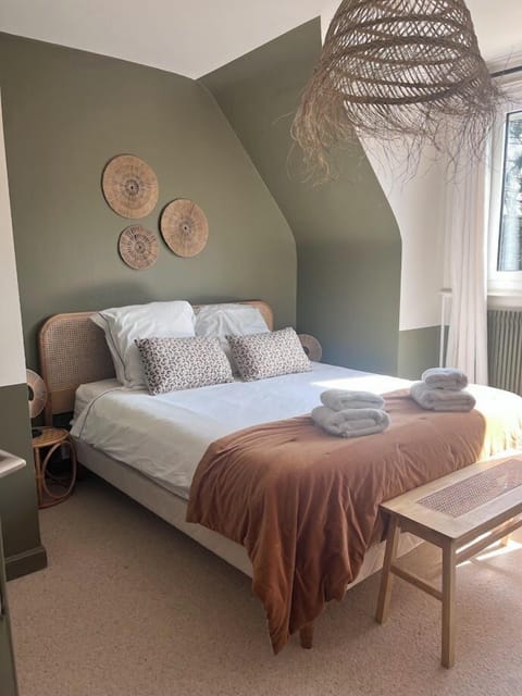 Double Room, 1 Double Bed, Non Smoking | Iron/ironing board, free cribs/infant beds, free WiFi, bed sheets