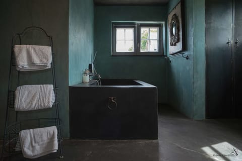 Double Room (Pierre) | Bathroom | Shower, deep soaking tub, rainfall showerhead, towels