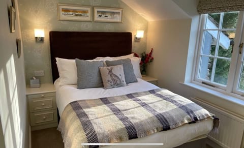 Small Standard Double (Room 7) | Individually decorated, individually furnished, desk, free WiFi