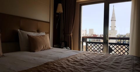 Egyptian cotton sheets, premium bedding, minibar, in-room safe