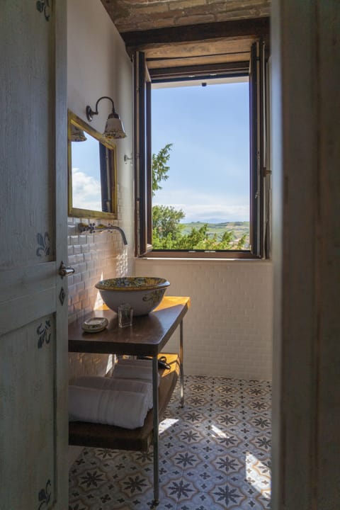 Arco | Bathroom | Shower, free toiletries, hair dryer, bathrobes