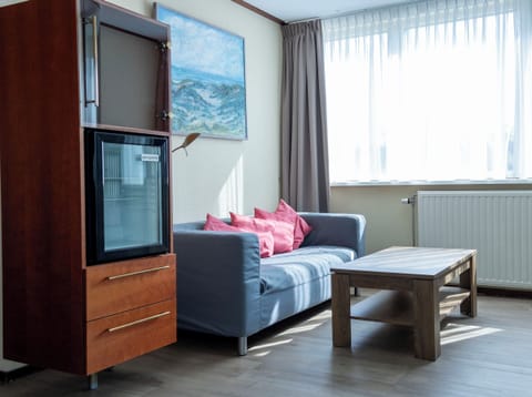 Suite | Desk, soundproofing, iron/ironing board, free WiFi