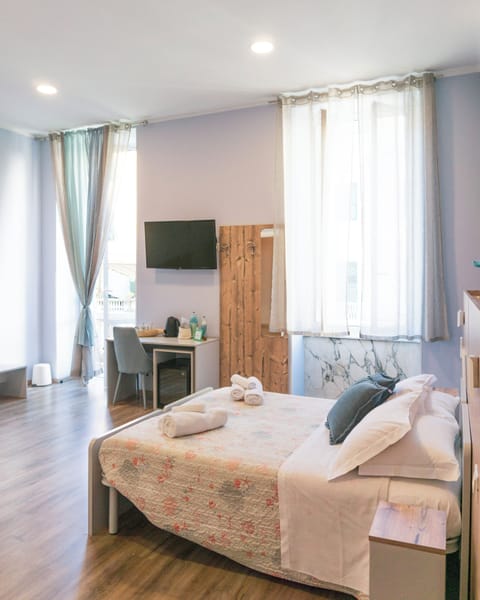 Comfort Quadruple Room | Minibar, in-room safe, desk, laptop workspace