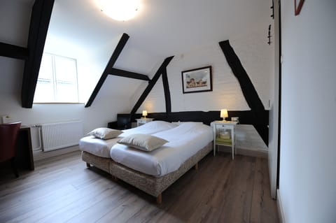 Comfort Double Room (Brouwerkamer) | In-room safe, free WiFi, bed sheets