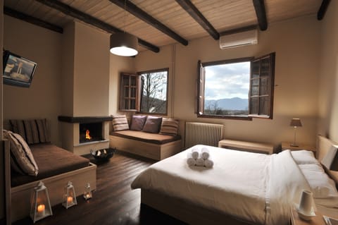 Family Room | Egyptian cotton sheets, premium bedding, desk, soundproofing