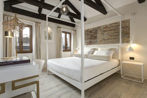 Romantic Apartment, Terrace | Hypo-allergenic bedding, down comforters, in-room safe, desk