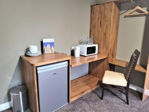 Oven, stovetop, dishwasher, coffee/tea maker