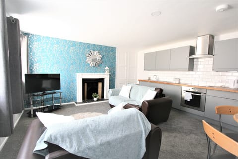 Apartment | Hypo-allergenic bedding, iron/ironing board, free WiFi