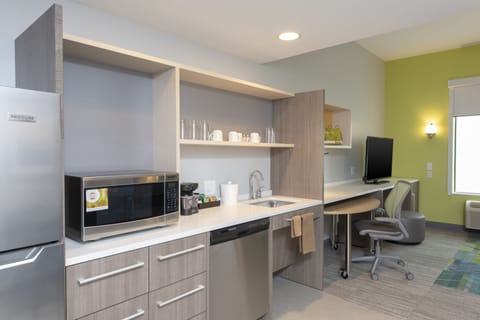 Suite, 1 King Bed, Accessible (Roll-In Shower) | Room amenity