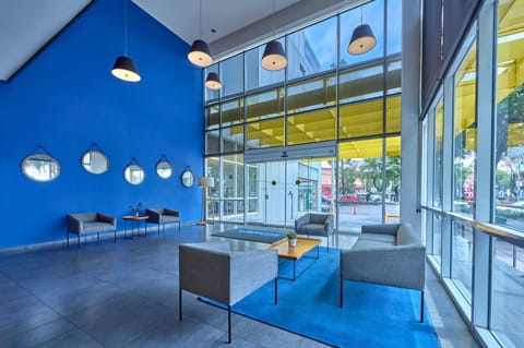 Lobby lounge