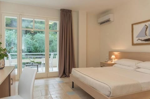 Studio | In-room safe, desk, free WiFi, bed sheets