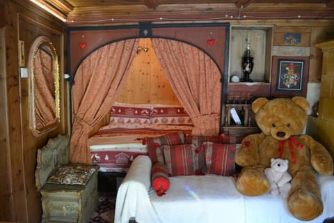 Desk, soundproofing, rollaway beds, free WiFi