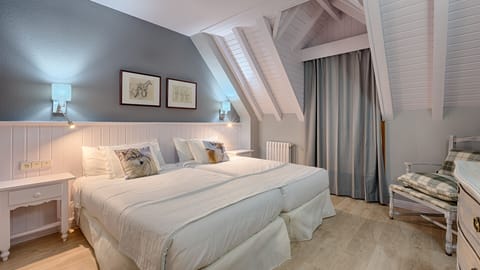 Premium bedding, free cribs/infant beds, free WiFi