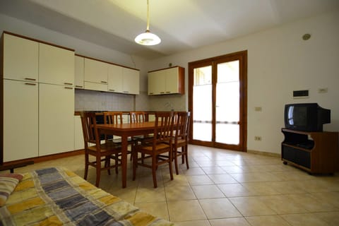 Apartment (4) | Living area | TV