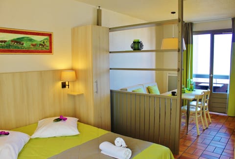 Apartment, 1 Bedroom, Non Smoking (4 pers) | Individually decorated, individually furnished, blackout drapes