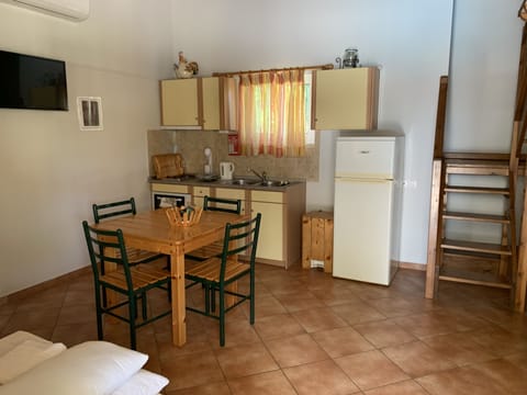 House | Private kitchen | Full-size fridge, oven, stovetop, coffee/tea maker