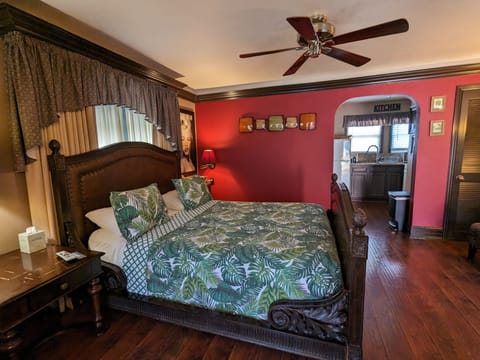 Executive Suite | Individually decorated, individually furnished, desk, laptop workspace