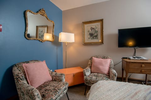 Room, 1 Queen Bed, Non Smoking (Room # 8, upstairs) | Individually decorated, individually furnished, free WiFi, bed sheets