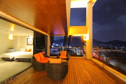 Royal Terrace A | Private spa tub
