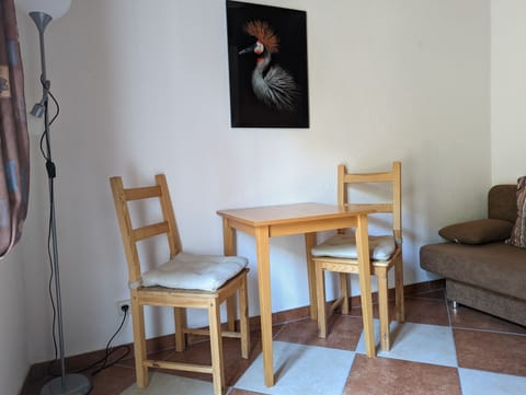 Desk, soundproofing, free WiFi, bed sheets