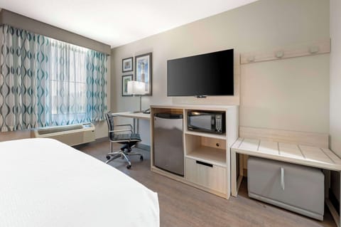 Pillowtop beds, desk, laptop workspace, iron/ironing board