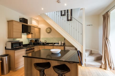 THE BOTHY | Private kitchen | Full-size fridge, microwave, oven, stovetop