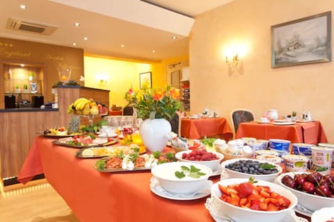 Daily buffet breakfast for a fee