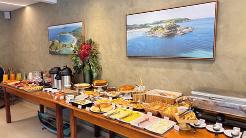 Free daily buffet breakfast