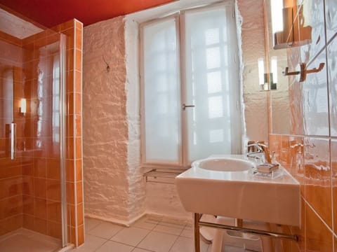 Family Suite, 1 Double Bed with Sofa bed, Non Smoking (Messidor) | Bathroom sink