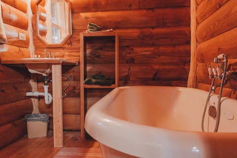 Trails and Suite- Non Smoking, Partial Lake View | Bathroom | Towels