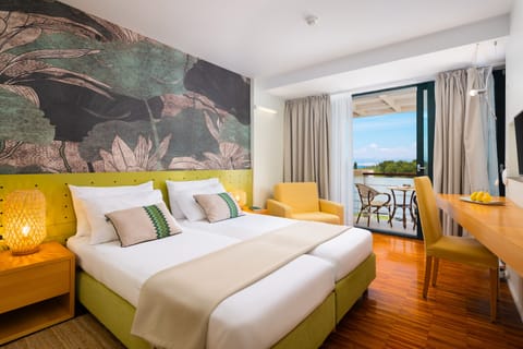 Superior double room with sea view balcony | Minibar, in-room safe, desk, free WiFi