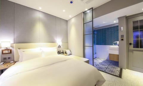 Standard Double Room | Premium bedding, down comforters, desk, laptop workspace