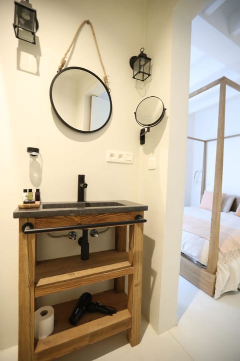 Double Room, Patio | Bathroom sink