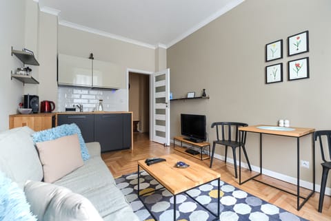 Superior Apartment, 1 Double Bed with Sofa bed, Non Smoking | Living room | 32-inch flat-screen TV with cable channels, TV