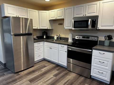 Captain's Quarters, No Pets | Private kitchen | Mini-fridge, microwave, coffee/tea maker