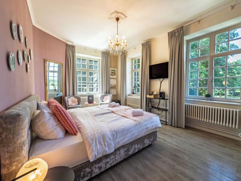 Premium Room | Premium bedding, down comforters, minibar, individually decorated