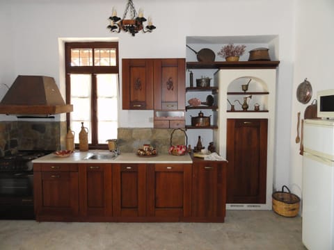 Villa, 2 Bedrooms | Private kitchen | Fridge, microwave, oven, stovetop