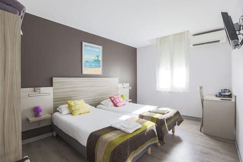 Room (Twin) | Desk, iron/ironing board (on request), cribs (free)