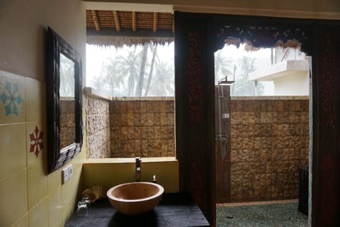 Villa, 3 Bedrooms | Bathroom | Shower, free toiletries, towels, soap