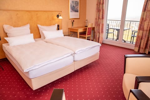 Deluxe Double Room | 1 bedroom, hypo-allergenic bedding, in-room safe, desk