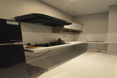 Family Room, 2 Bedrooms | Private kitchen | Fridge, electric kettle, griddle, kitchen islands