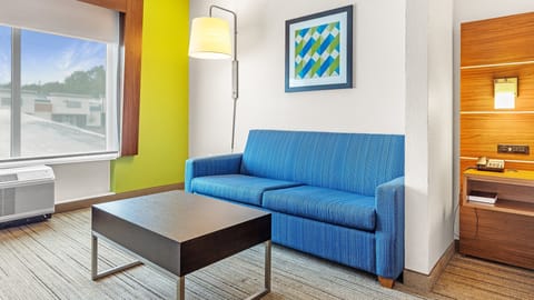 Desk, free rollaway beds, free WiFi, bed sheets