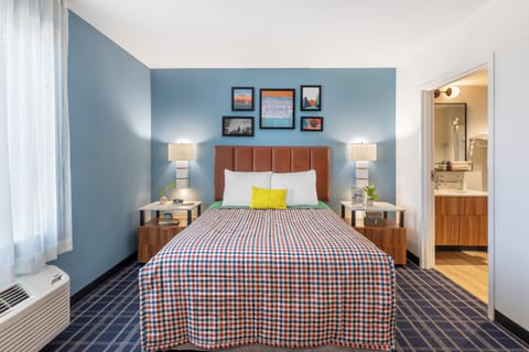 Studio Suite, 1 Queen Bed, Non Smoking, Kitchen | Desk, blackout drapes, iron/ironing board, free WiFi