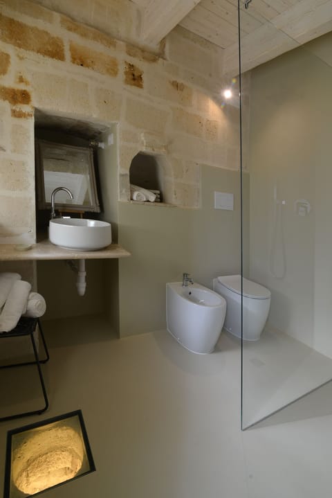 Double Room, Terrace | Bathroom | Free toiletries, bidet, towels