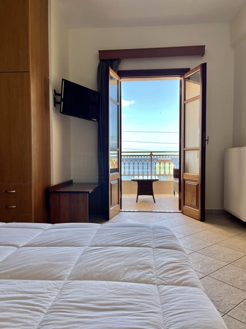 Minibar, in-room safe, individually decorated, individually furnished