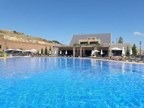 2 outdoor pools