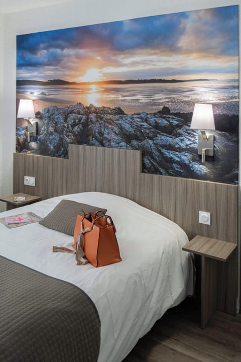 Club Double Room | Premium bedding, individually decorated, individually furnished, desk