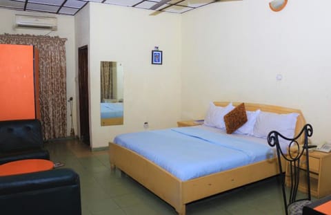 Executive Room | Blackout drapes, bed sheets