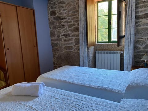 Twin Room (2) | Free cribs/infant beds, bed sheets