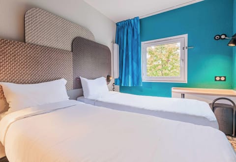 Twin Room, Non Smoking | Desk, soundproofing, free WiFi, bed sheets